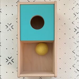 Lovevery Sliding Top Box (Thinker Play Kit - Months 11-12)